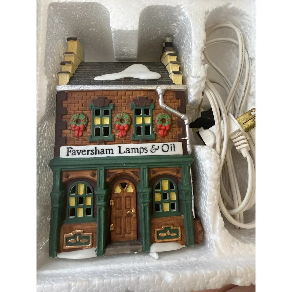 Dept 56 Dickens Village Faversham Lamps & Oil Porcelain Building‎ #5832-7